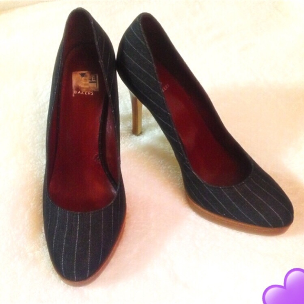 🎉HP🎉 BAKERS Gray pumps